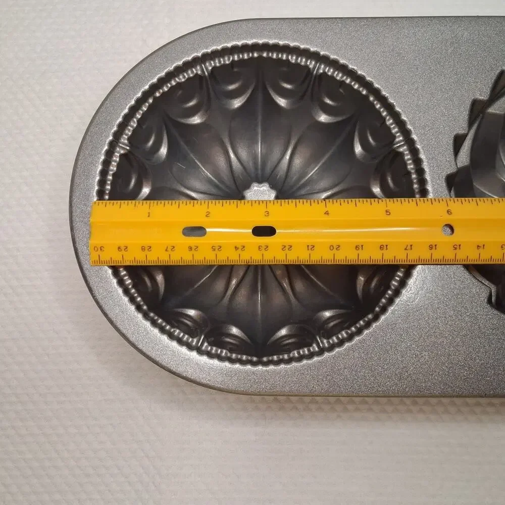 Nordic Ware Bundt Duet Pan 5 Cups / 1.2 Liter 2 in One Bundt Pan